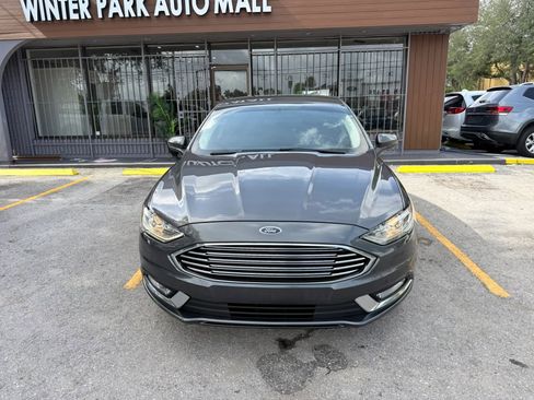 Used 2018 Ford Fusion SE w/ Equipment Group 601A FWD image 2