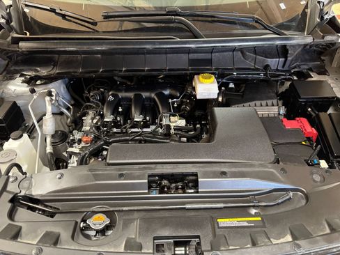 Used 2025 Nissan Pathfinder SV FWD image 30