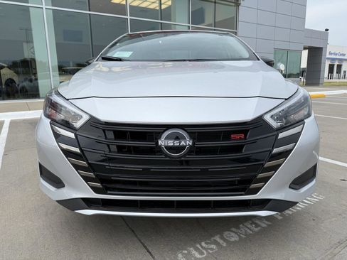 Used 2025 Nissan Versa SR w/ Trunk Package image 4