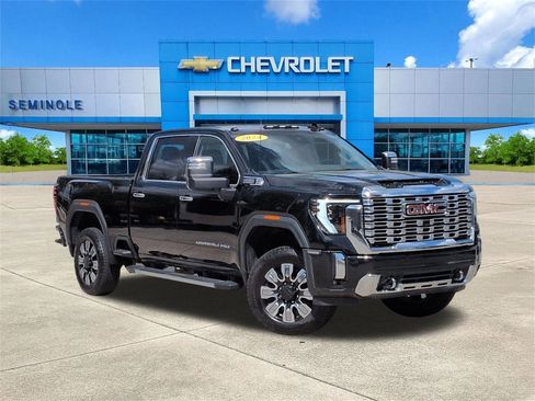 Used 2024 GMC Sierra 2500 Denali image 3