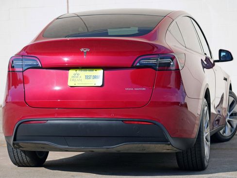 Used 2021 Tesla Model Y Long Range AWD/4WD image 5