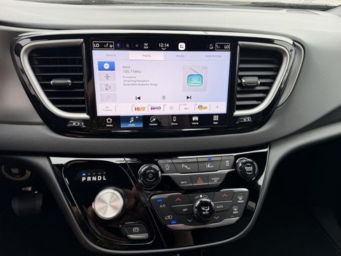 New 2027 Chrysler Pacifica LX FWD image 15