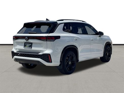 New 2025 Volkswagen Tiguan SE R-Line image 5