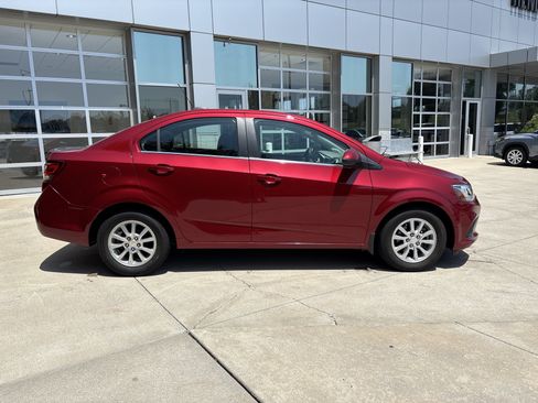 Used 2019 Chevrolet Sonic LT FWD image 9