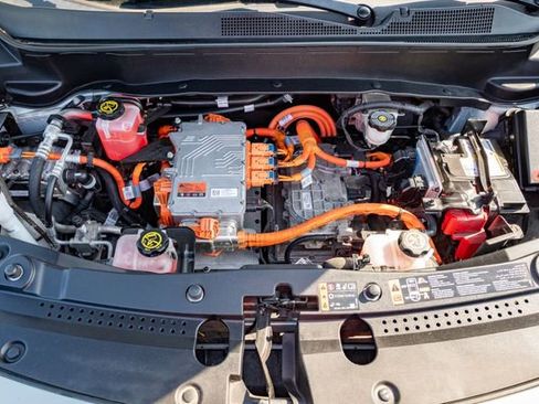 Used 2023 Chevrolet Bolt EUV LT FWD image 3