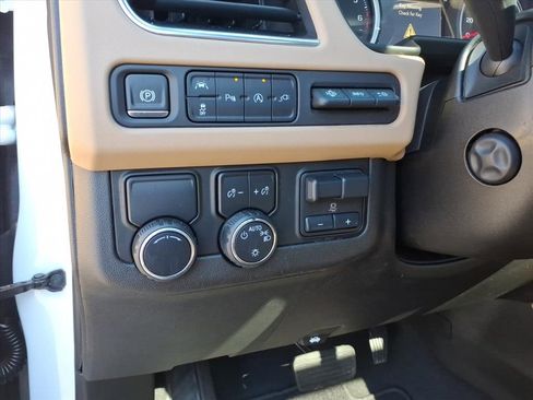 Used 2021 Chevrolet Suburban Premier w/ Premium Package image 23