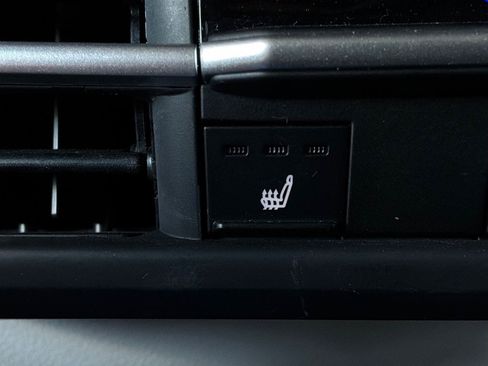 Used 2026 Toyota Sienna XLE FWD image 36