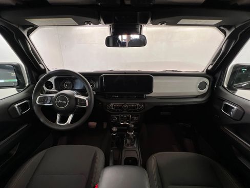 Certified 2025 Jeep Wrangler Sahara image 9