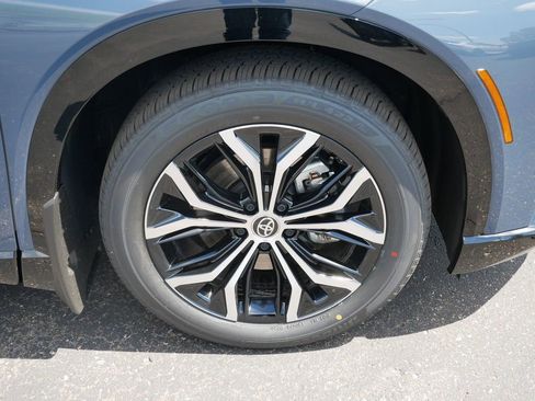 New 2026 Toyota Crown Signia AWD/4WD image 4
