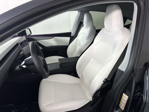 Used 2026 Tesla Model Y 2WD image 11