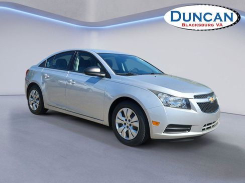 Used 2014 Chevrolet Cruze LS FWD image 1