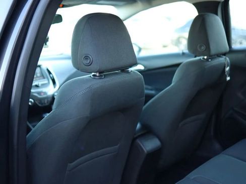 Used 2017 Chevrolet Cruze LT image 28