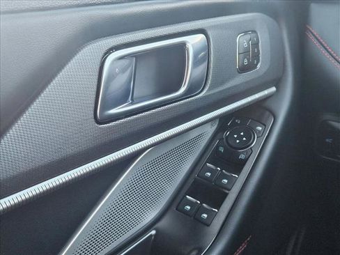 Used 2025 Ford Explorer ST image 27
