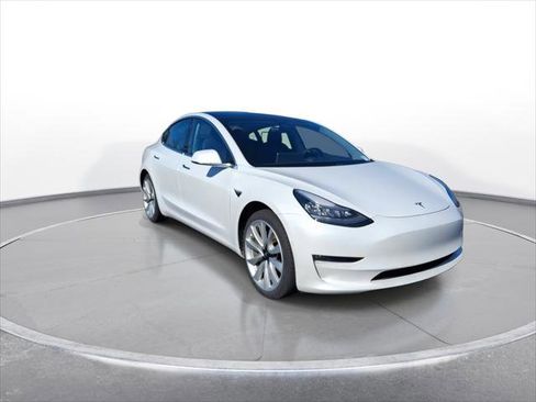 Used 2020 Tesla Model 3 Performance image 2