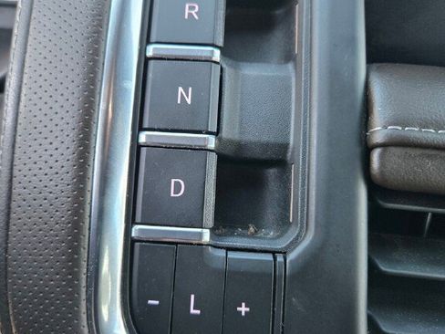 Used 2024 GMC Yukon XL SLT image 17