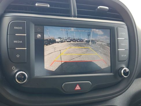 Used 2025 Kia Soul LX w/ LX Technology Package FWD image 27