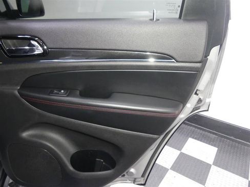 Used 2019 Jeep Grand Cherokee Trailhawk w/ Trailhawk Luxury Group AWD/4WD image 27