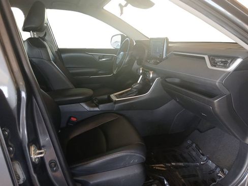 Used 2022 Toyota RAV4 XLE Premium FWD image 9