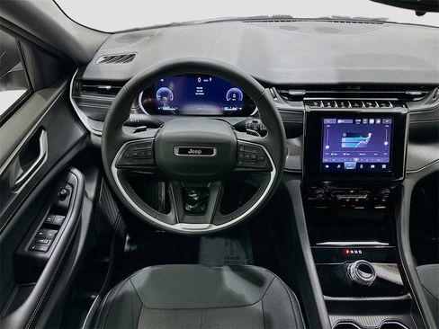 Used 2024 Jeep Grand Cherokee Laredo X image 22