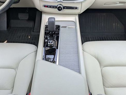 Certified 2024 Volvo XC60 B5 Plus w/ Protection Package Premier AWD/4WD image 17