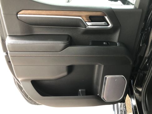 Used 2023 Chevrolet Silverado 1500 High Country w/ High Country Premium Package AWD/4WD image 13