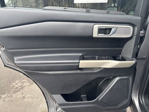 Used 2022 Ford Explorer Limited image 16