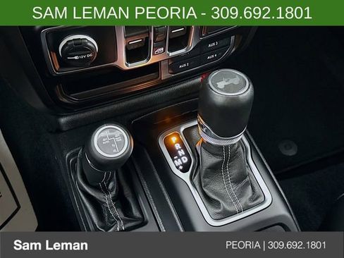 Used 2022 Jeep Wrangler Unlimited Sahara w/ Cold Weather Group image 17