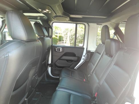 Used 2019 Jeep Wrangler Unlimited Sahara AWD/4WD image 14