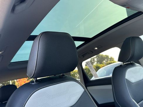 New 2026 Volkswagen Taos SEL image 16