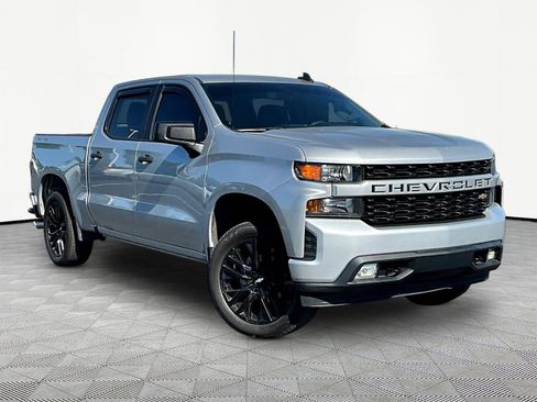Used 2020 Chevrolet Silverado 1500 Custom w/ Custom Value Package AWD/4WD image 3