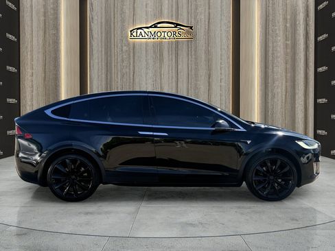 Used 2019 Tesla Model X 75D image 9