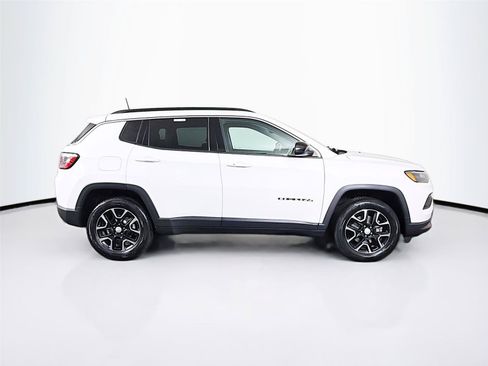 Used 2022 Jeep Compass Latitude w/ Convenience Group AWD/4WD image 12