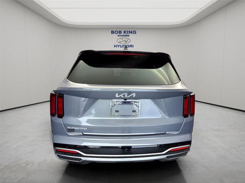 Used 2023 Kia Sorento S w/ Panoramic Sunroof Package FWD image 4