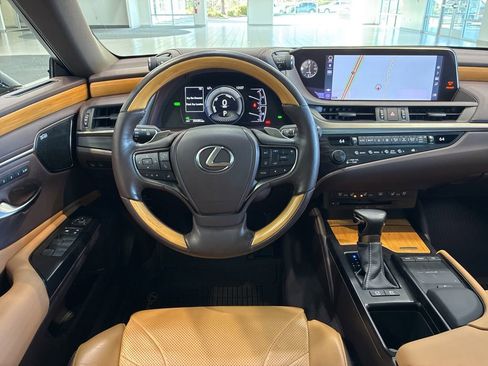 Certified 2019 Lexus ES 300h Ultra Luxury image 21