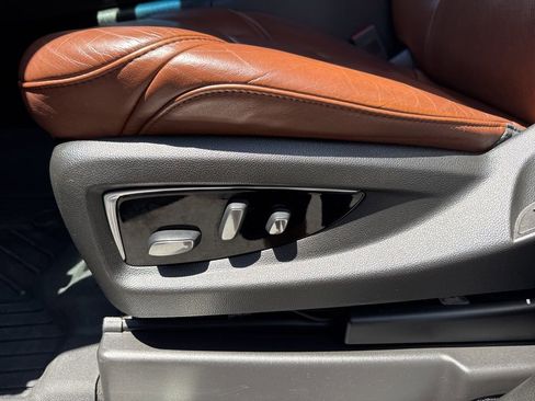 Used 2019 Cadillac Escalade Premium Luxury AWD/4WD image 18