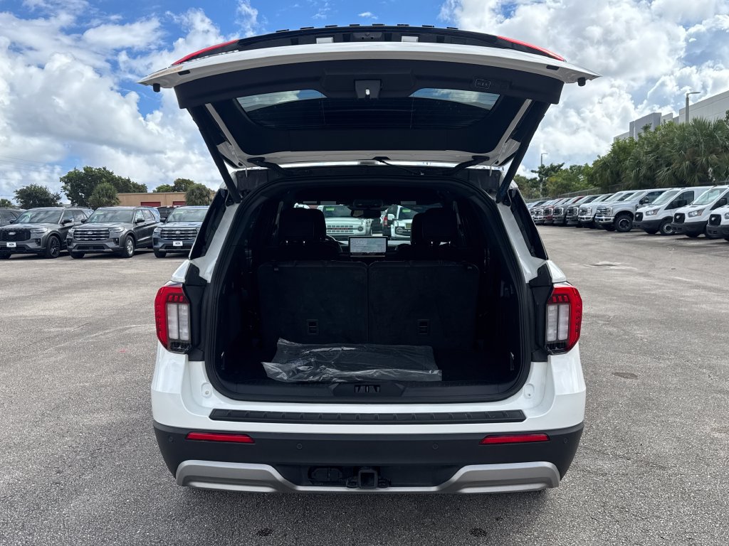 Used 2026 Ford Explorer Platinum RWD image 30