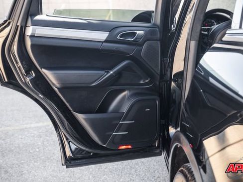 Used 2015 Porsche Cayenne Turbo image 56