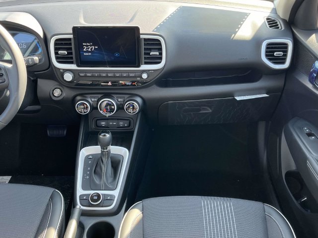 Used 2025 Hyundai Venue Limited FWD image 15
