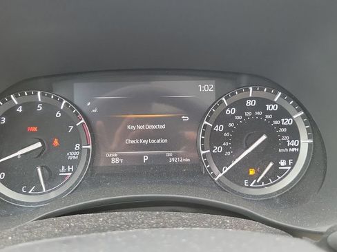 Used 2021 Toyota Highlander XLE AWD/4WD image 23