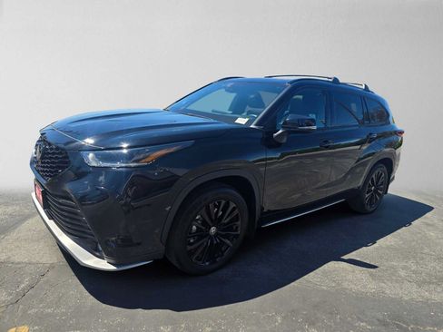 Used 2023 Toyota Highlander XSE FWD image 7