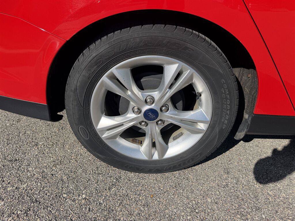 Used 2014 Ford Focus SE w/ SE Winter Package FWD image 19