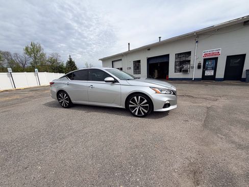 Used 2020 Nissan Altima 2.5 SL FWD image 43