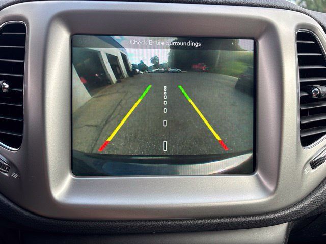 Used 2018 Jeep Compass Latitude w/ Popular Equipment Group AWD/4WD image 19