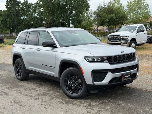 New 2026 Jeep Grand Cherokee Altitude AWD/4WD image 2