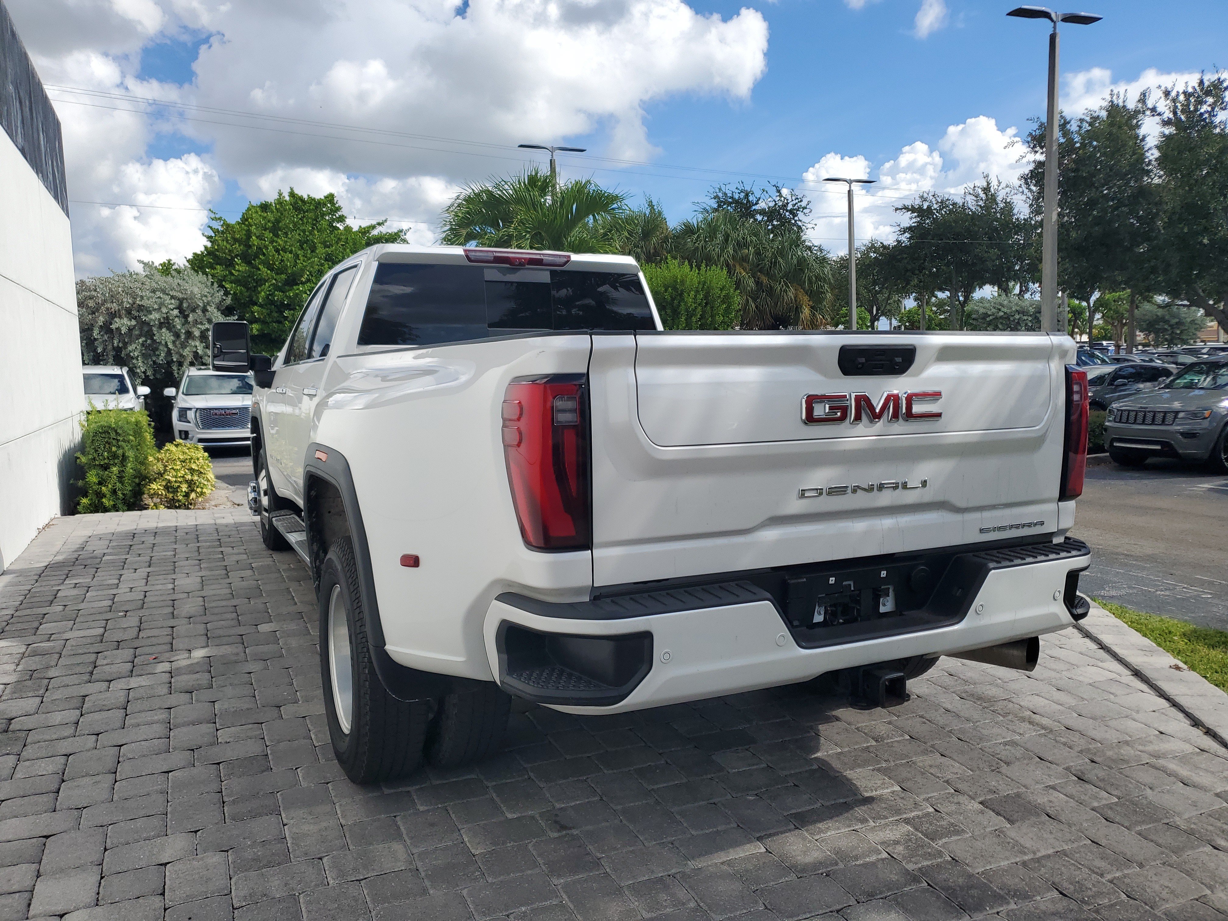 Used 2025 GMC Sierra 3500 Denali w/ Denali Reserve Package AWD/4WD image 4