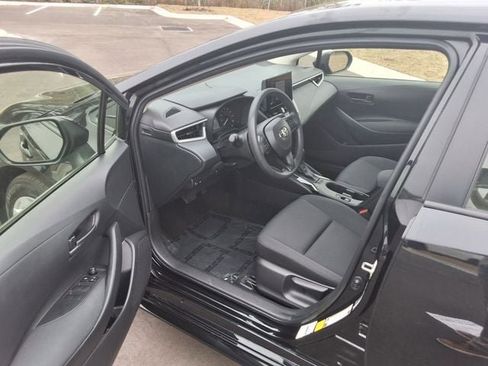 Used 2025 Toyota Corolla LE image 3