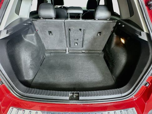 Used 2022 Volkswagen Taos SE w/ Panoramic Sunroof Package FWD image 31