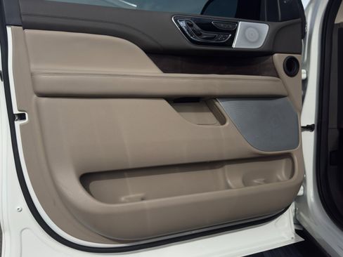 Used 2024 Lincoln Navigator L Reserve image 13