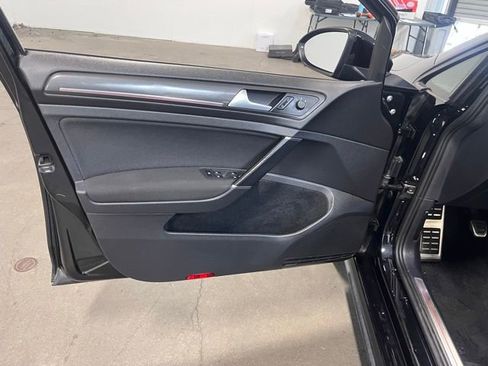 Used 2018 Volkswagen Golf 4-Door image 23