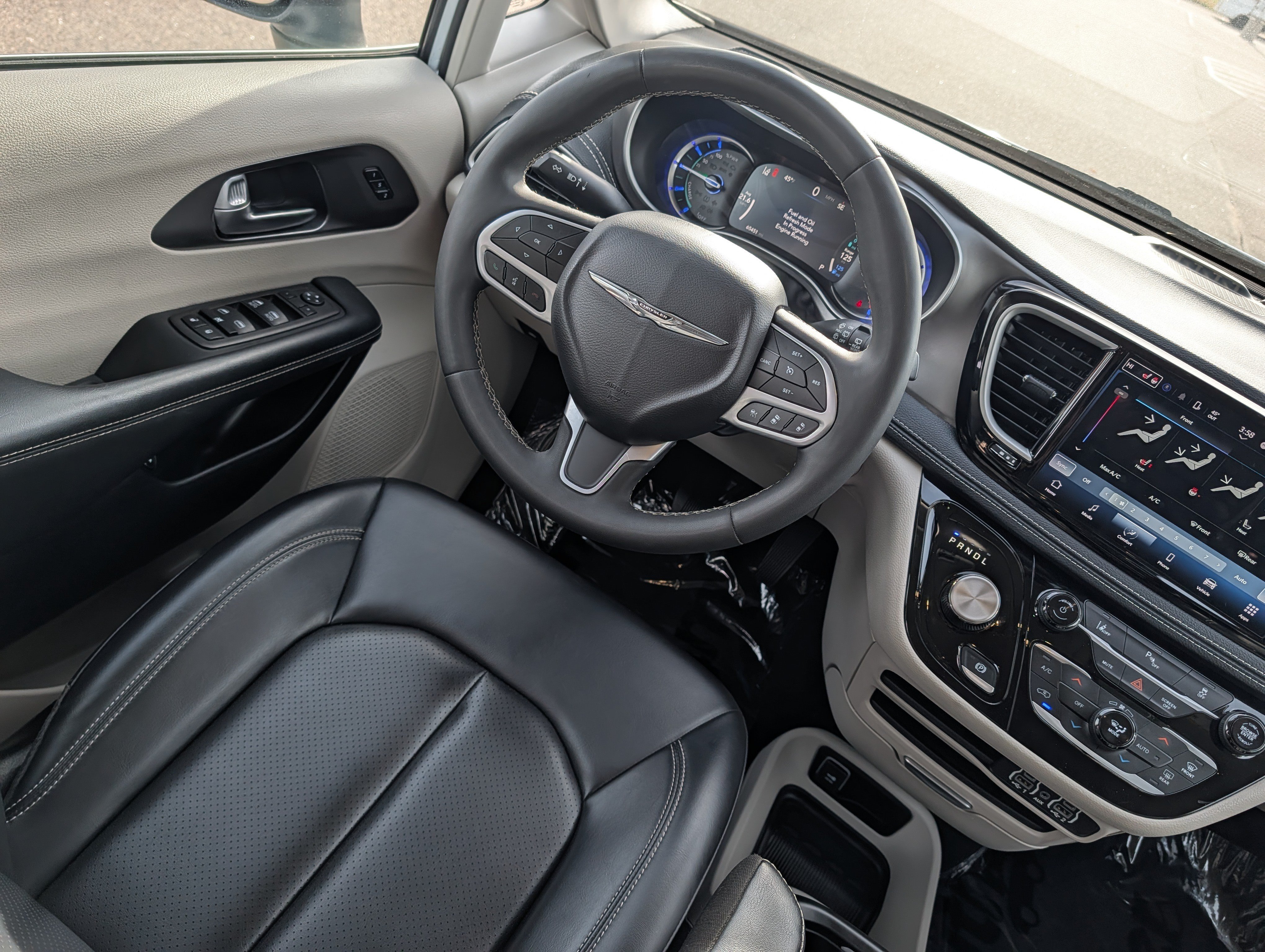 Used 2023 Chrysler Pacifica Touring-L FWD image 9
